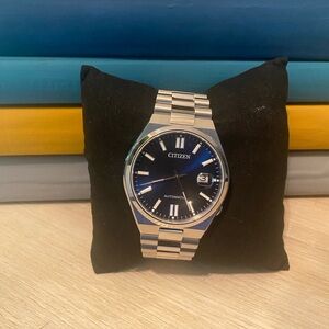 Like New.. slightly used Citizens Tsyuyosa navy dial watch.